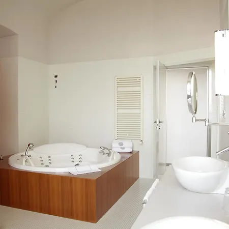 Castello Di Montaldo Torino ホテル 4*