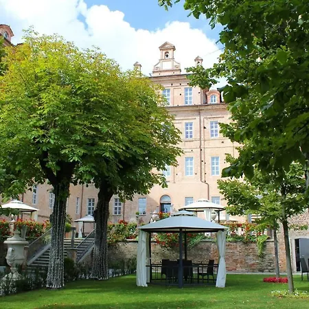 都灵蒙塔尔城堡度假村 Montaldo Torinese