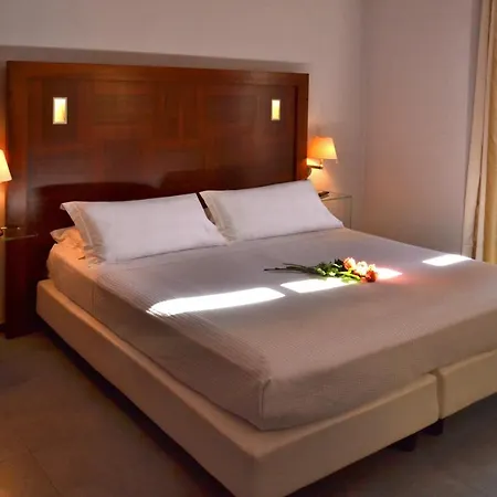 都灵蒙塔尔城堡度假村 4* Montaldo Torinese