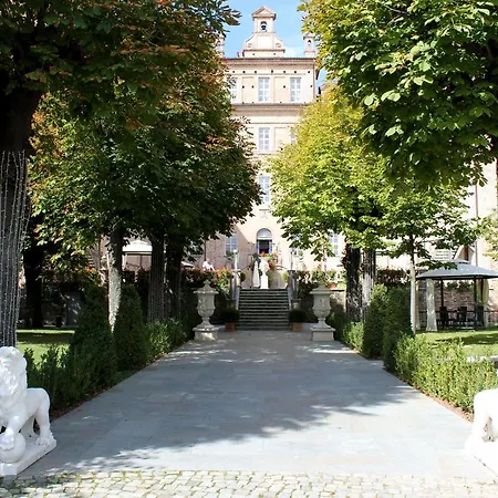 都灵蒙塔尔城堡度假村 Montaldo Torinese